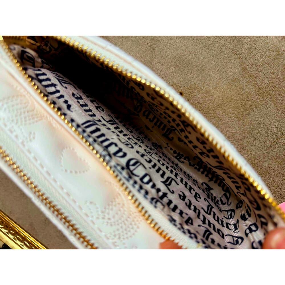 Juicy Couture NWT "Everything Nice" Double Zip Wallet Wristlet–White Cherry Girl - Picture 4 of 5